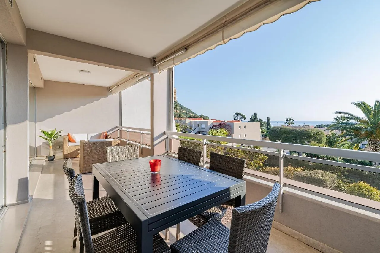 Appartement Lou Bèu par Dodo-a-Cassis 0*, Cassis